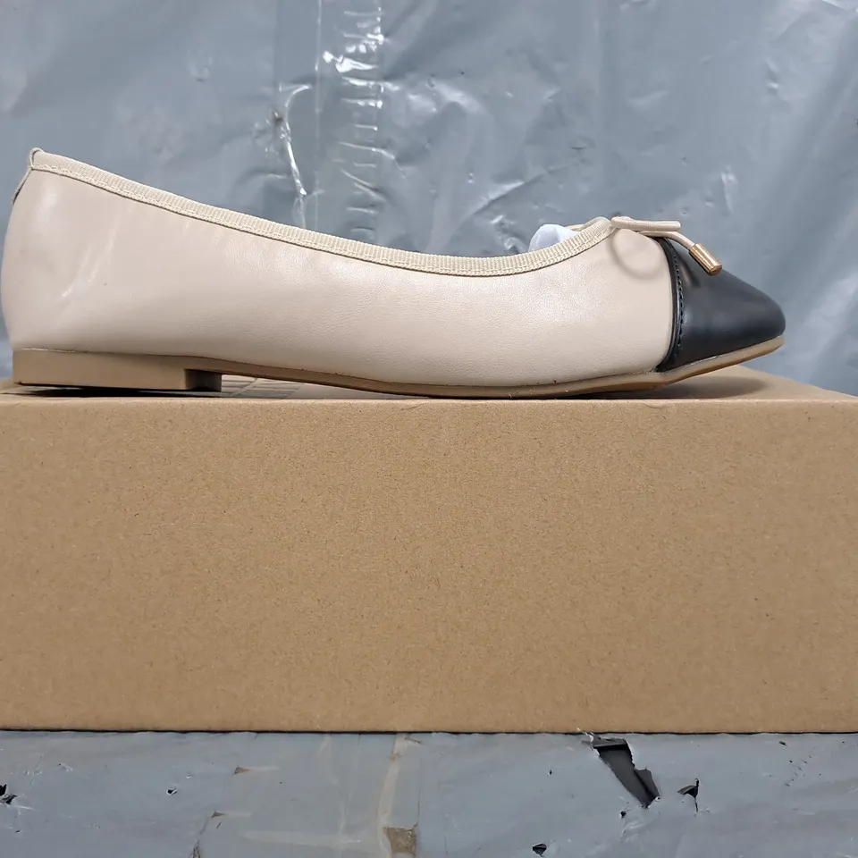 BOXED PAIR OF WHERE'S THAT FROM SLIP-ON SHOES IN NUDE/BLACK SIZE UK 4