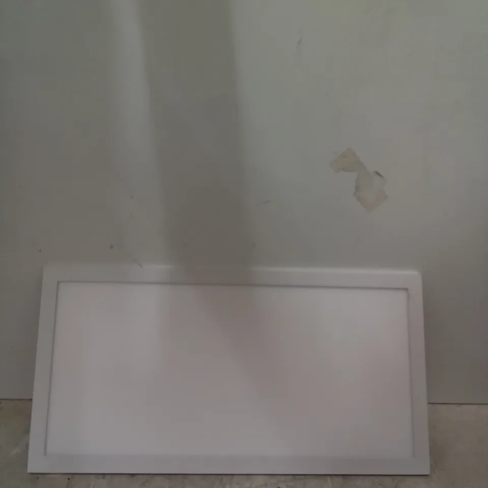 BOXED LEDVANCE PLUS 60 X 30 TURNTABLE - WHITE