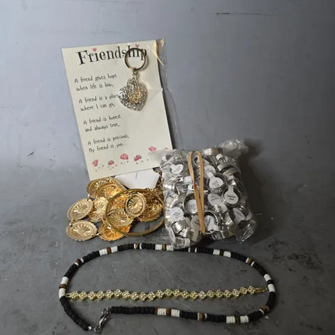 APPROXIMATELY 15 ASSORTED JEWELLERY ITEMS TO INCLUDE - BRACELET , NECKLACE , WATCH ETC