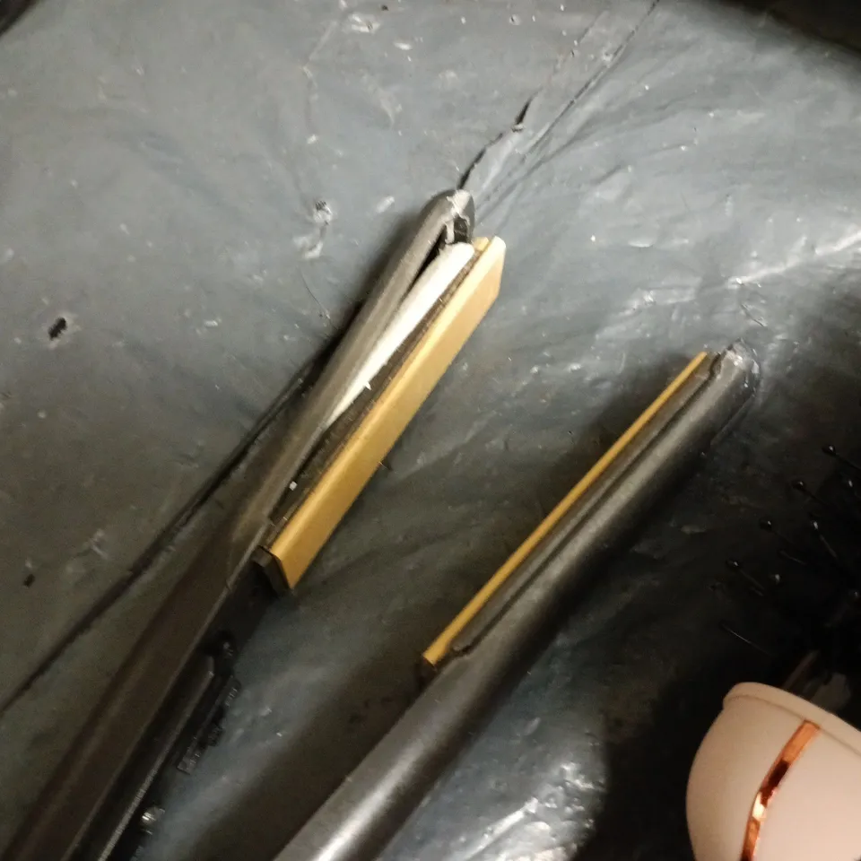 LOT OF 4 ASSORTED UNBOXED HAIR CARE APPLIANCES