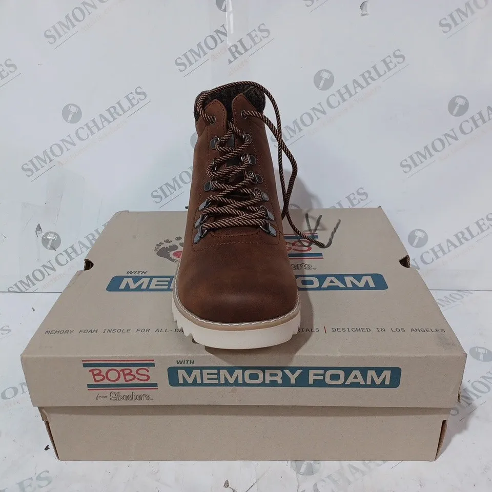 BOXED PAIR OF SKECHERS HIKING BOOTS IN BROWN SIZE 7