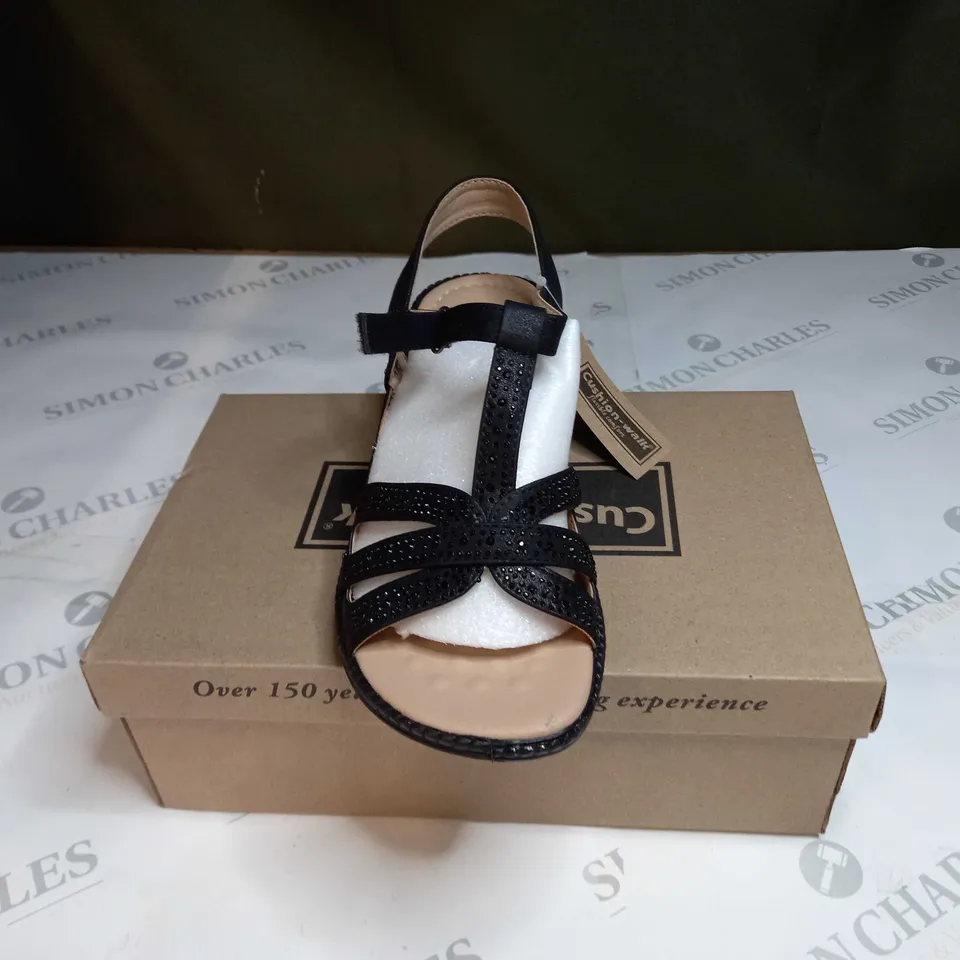 BOXED CUSHION-WALK DIAMANTE SANDALS SIZE 6