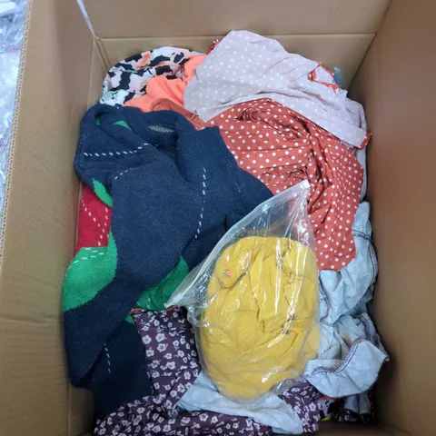 BOX OF ASSORTED CLOTHING – MIXED WOMEN'S & CHILDREN'S GARMENTS 