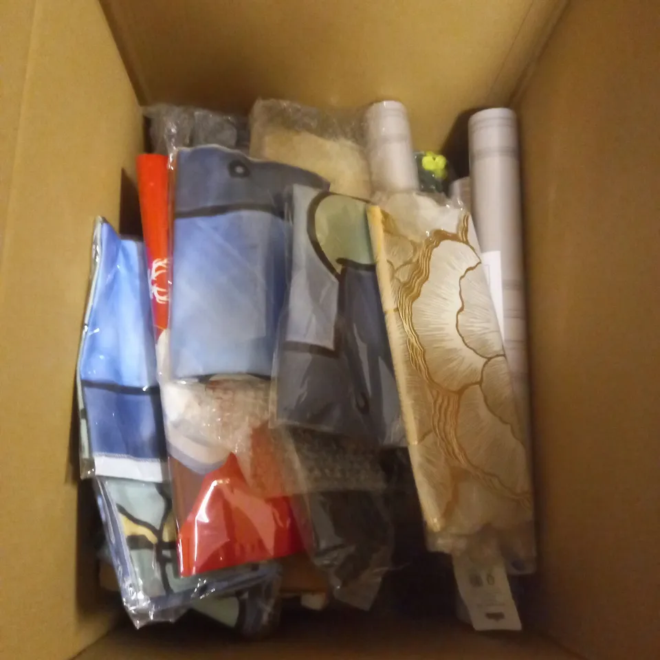 LARGE BOX OF APPROX 10 ASSORTED ITEMS TO INCLUDE - BAGS - FLORAL DECORATIONS - WALLPAPER - ETC