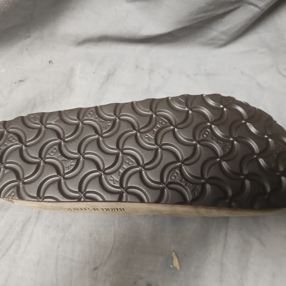 BIRKENSTOCK BOSTON BS TAUPE SUEDE SANDALS – UK 6 (EU 40)