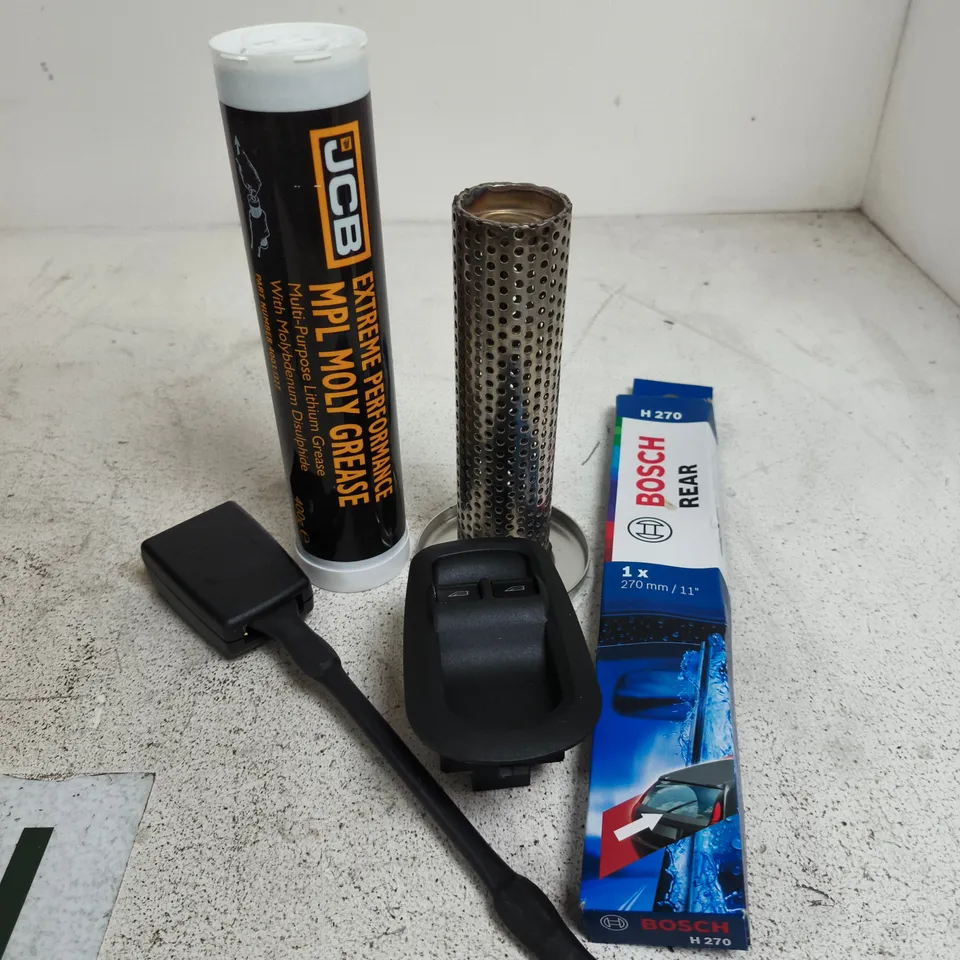 APPROXIMATELY 10 ASSORTED VEHICLE PARTS/ACCESSORIES TO INCLUDE REAR WIPER, MOLY GREASE, SEATBELT UNIT ETC 