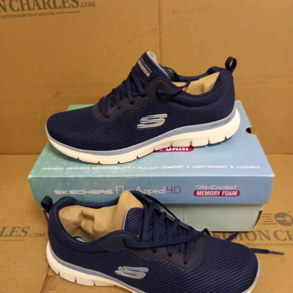SKETCHERS FLEX-LITE MEMORY FOAM NAVY TRAINERS - SIZE 7