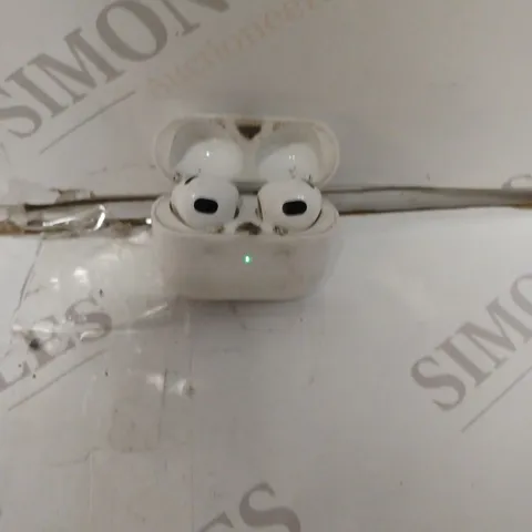 APPLE AIRPODS WIRELESS HEADPHONES