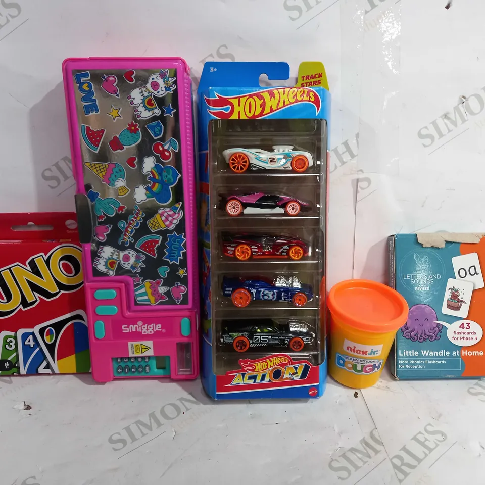 BOX OF APPROX 25 ASSORTED TOYS TO INCLUDE - HOT WHEELS ACTION CAR TOYS - UNO CARD GAME - NICK JR READY STEADY DOUGH ECT