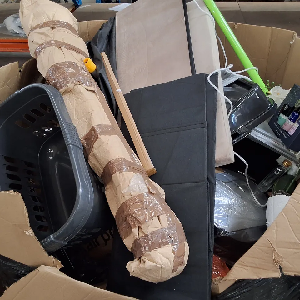 BOX CONTAINING ASSORTED PRODUCTS INCLUDING LAUNDRY BASKETS, WARDROBE RAIL, PLASTIC BINS, WHEELED PLATFORM DOLLY & 16" STANDING FAN