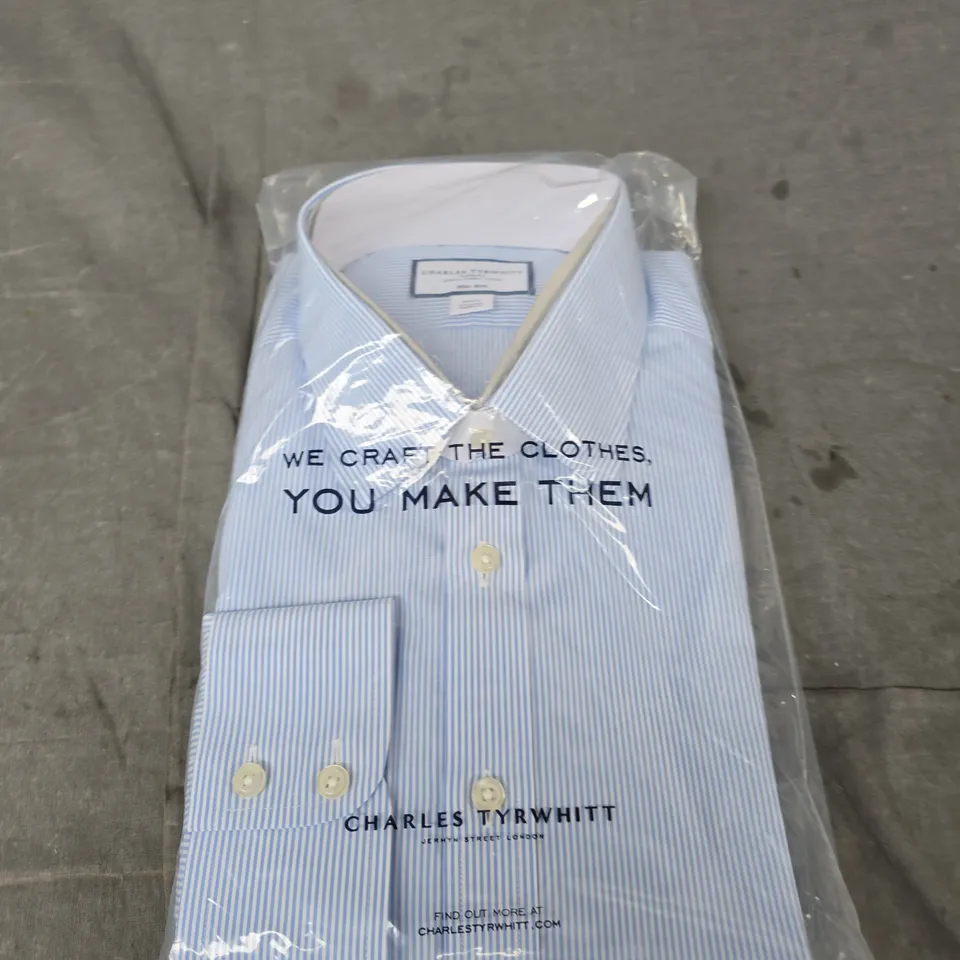 CHARLES TYRWHITT MEN’S LIGHT BLUE STRIPED DRESS SHIRT – SIZE UNSPECIFIED