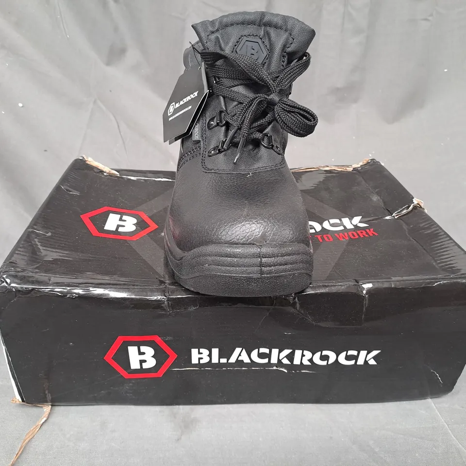 BOXED PAIR OF BLACKROCK CHUKKA BOOTS IN BLACK UK SIZE 6