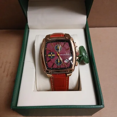 MANN EGERTON CHRONOGRAPH WRISTWATCH – ROSE GOLD TONE CASE, RED LEATHER STRAP