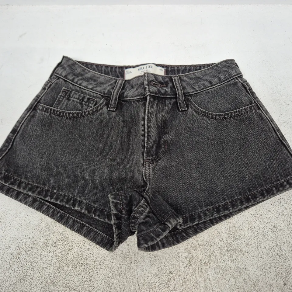 HOLLISTER HIGH-RISE A-LINE SHORT DENIM SHORTS – UK4 (US 00)