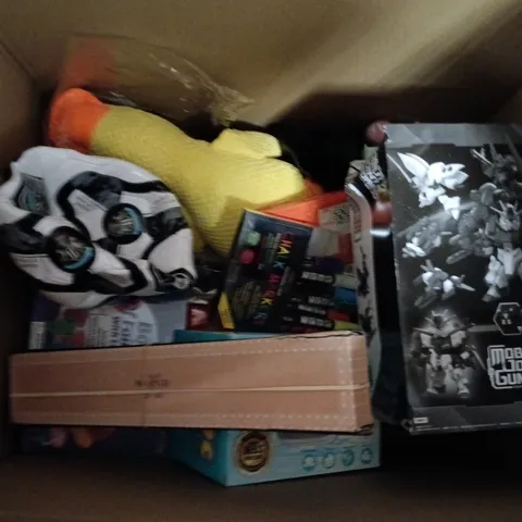 LARGE QUANTITY OF ASSORTED TOYS AND GAMES TO INCLUDE - TEDDIES, FOOTBALLS AND PENS 