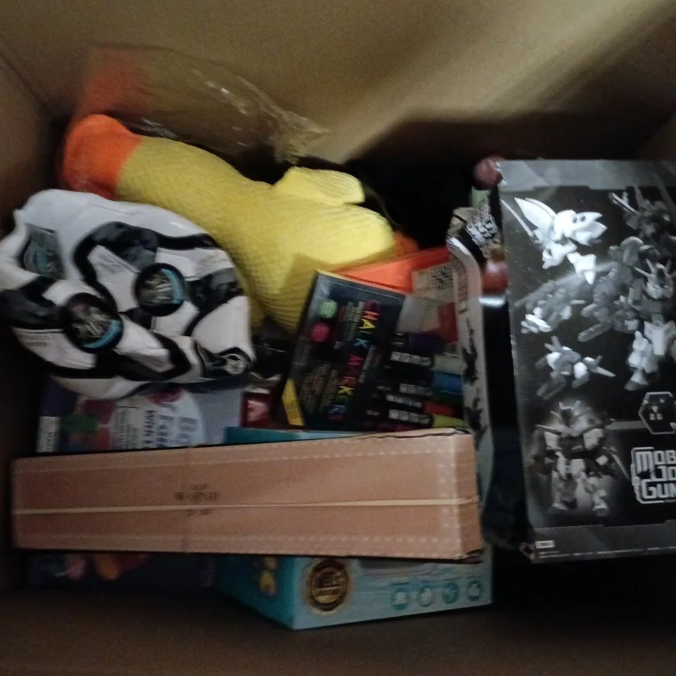 LARGE QUANTITY OF ASSORTED TOYS AND GAMES TO INCLUDE - TEDDIES, FOOTBALLS AND PENS