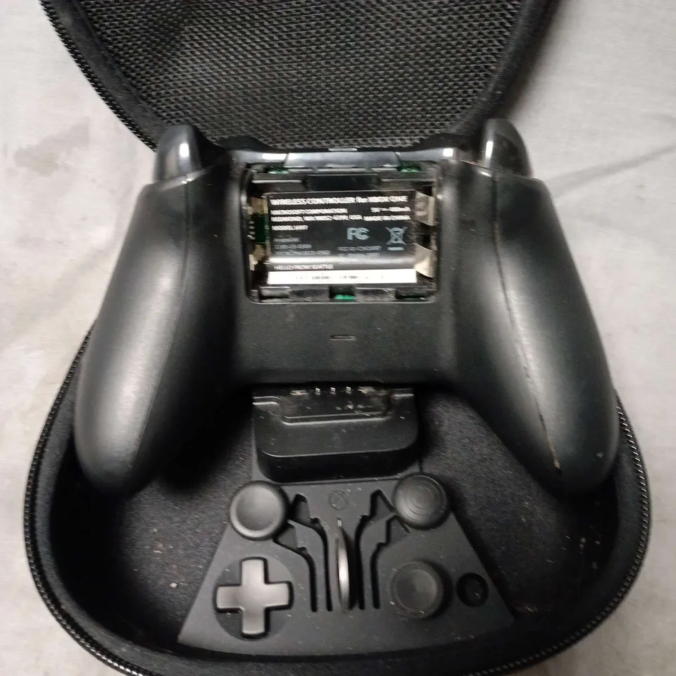 MICROSOFT XBOX WIRELESS CONTROLLER IN BLACK WITH PROTECTIVE CASE