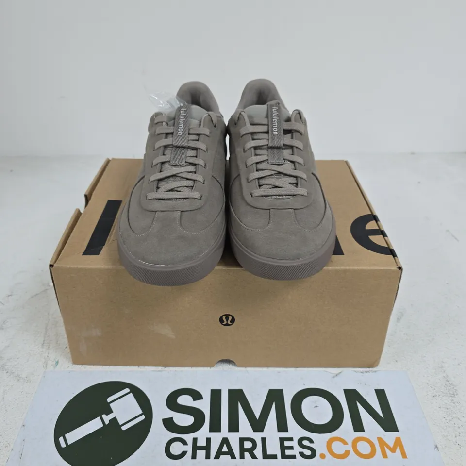 BOXED PAIR OF LULULEMON MENS CITYVERSE MICROSUEDE SNEAKERS - UK 10
