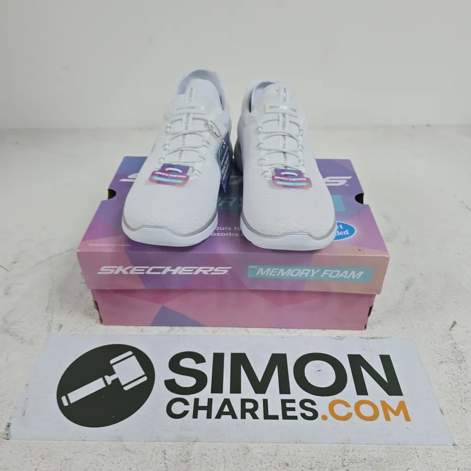 BOXED PAIR OF SKECHERS SUMMITS TRAINERS IN WHITE - UK 5