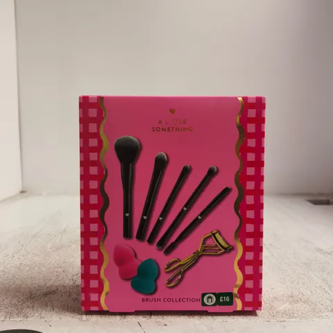 A LITTLE SOMETHING BRUSH COLLECTION β PINK MAKE-UP BRUSH SET (BOXED)