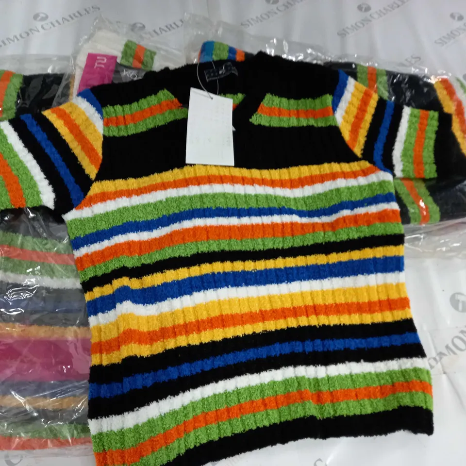 LOT OF 6 ASSORTED CLOTHING ITEMS - VARIOUS SIZES