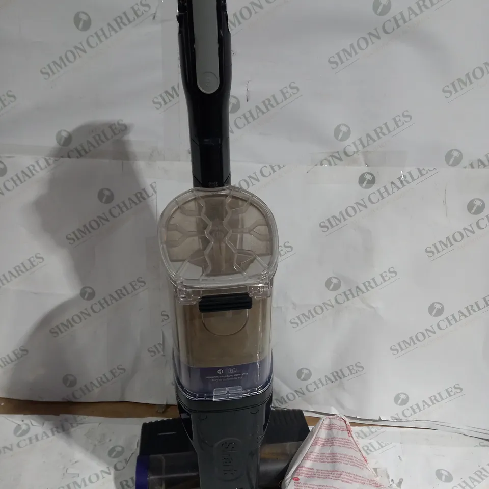 BOXED SHARK ANTI HAIR WRAP CORDLESS PET VACUUM CLEANER IZ202UKT