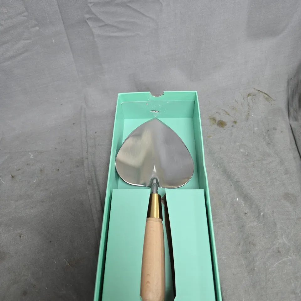 SOPHIE CONRAN FOR BURGON & BALL HEART SHAPED TROWEL BOXED