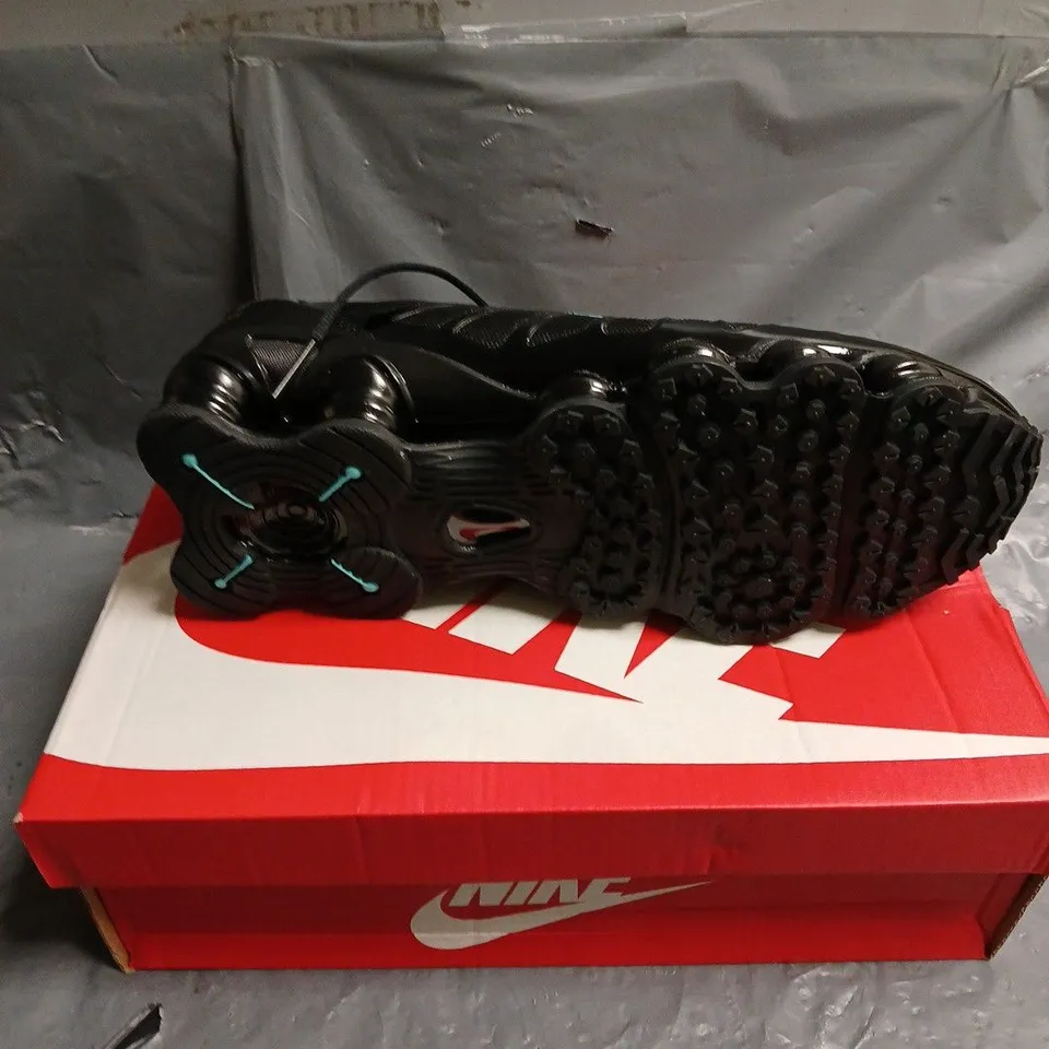 BOXED PAIR OF NIKE SHOX TL TRAINERS - 11