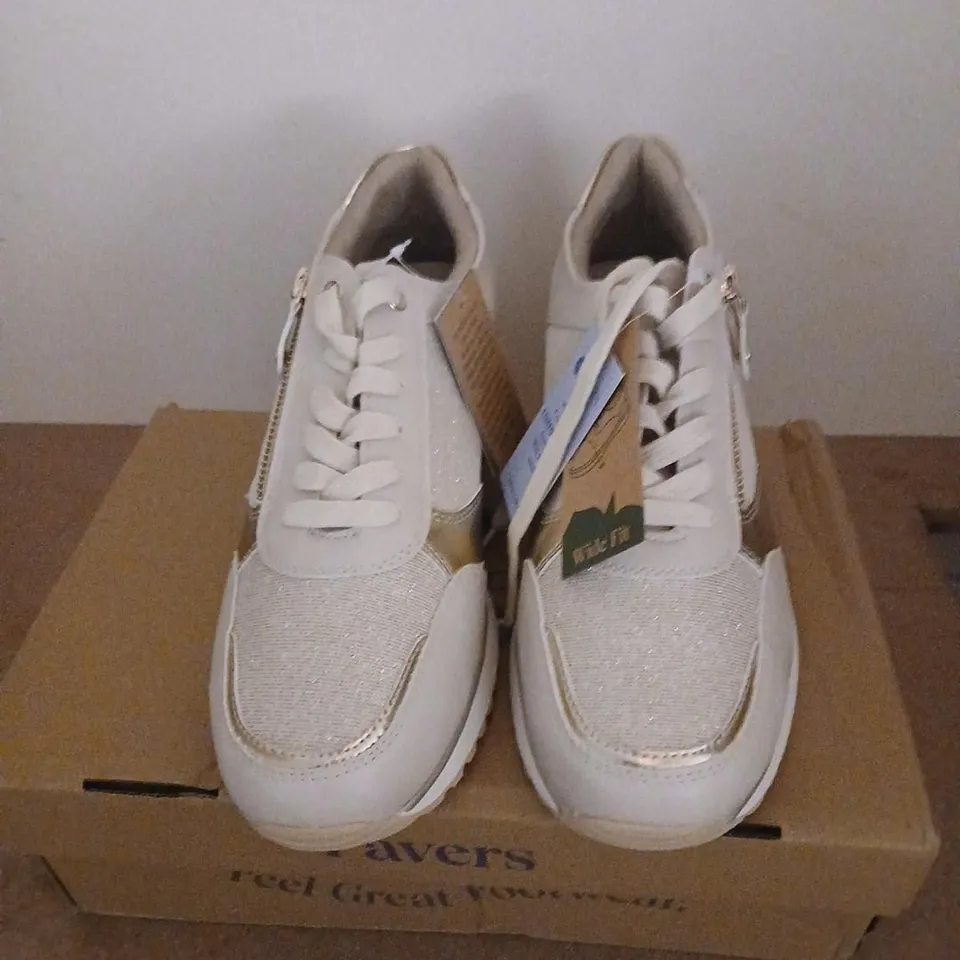 PAVERS WOMEN’S WHITE TRAINERS WITH GOLD METALLIC ACCENTS – BOXED SIZE 6