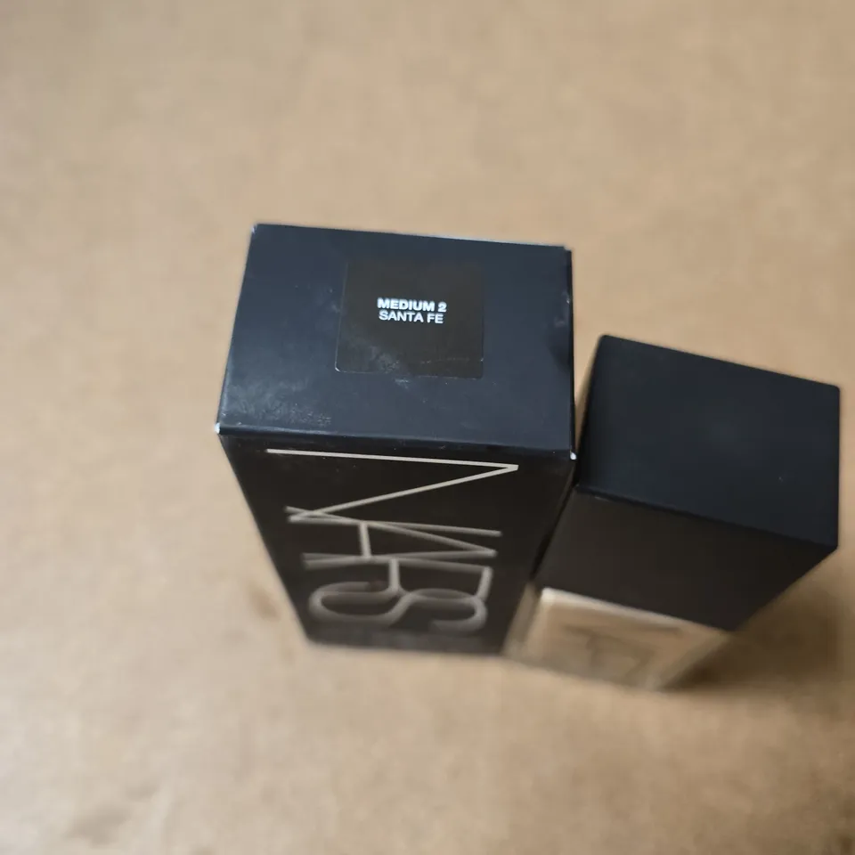 NARS LIGHT REFLECTING FOUNDATION – MEDIUM 2 SANTA FE (SHADE) (30ML) – BOXED