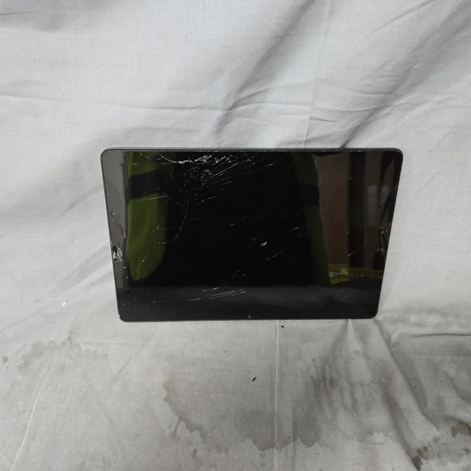 LENOVO TABLET – FRONT CRACKED SCREEN