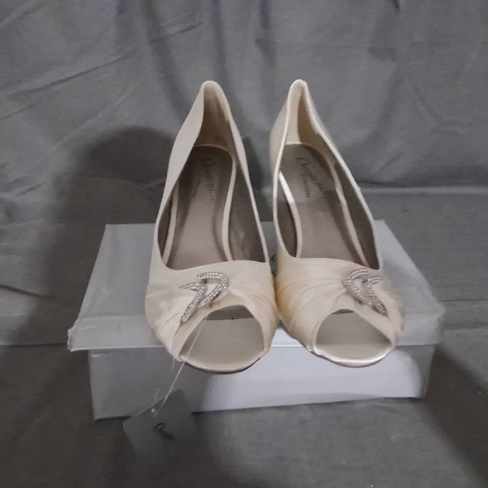 APPROXIMATELY 11 BOXED PAIR OF CASANDRA HEELED SHOES IN IVORY VARIOUS SIZES TO INCLUDE SIZE 8 