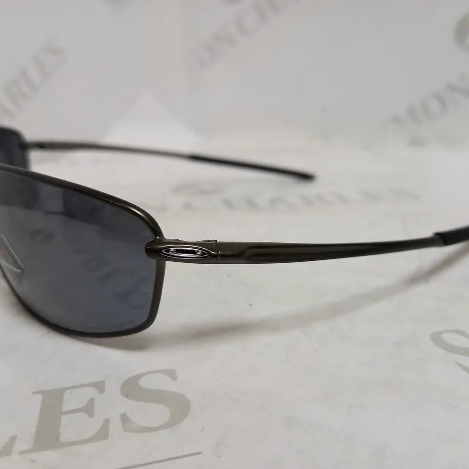OAKLEY RECTANGULAR METAL SUNGLASSES RRP £149
