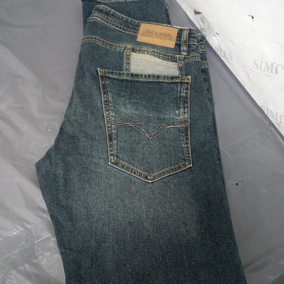 GUESS WASHED DENIM JEANS SIZE 33