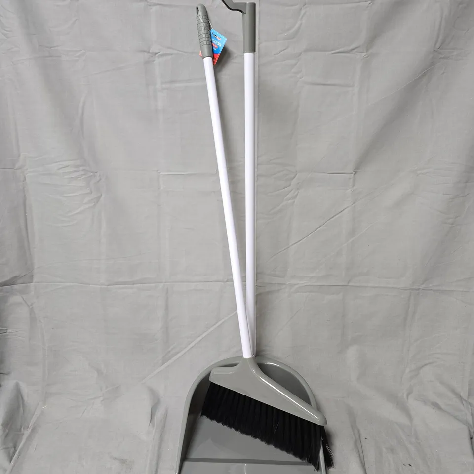 DUSTPAN & BRUSH CLEANING SET – GREY DUSTPAN WITH WHITE HANDLES