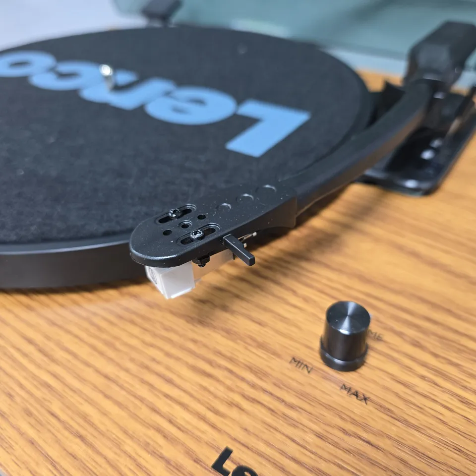 Lenco LS-300 Bluetooth Turntable with Glass Lid – Wood Plinth