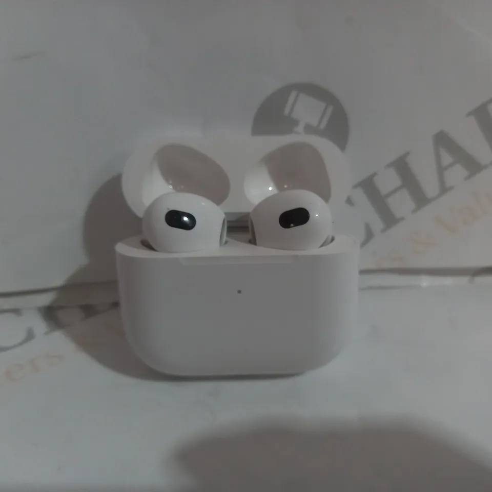 APPLE AIRPODS 3RD GENERATION 