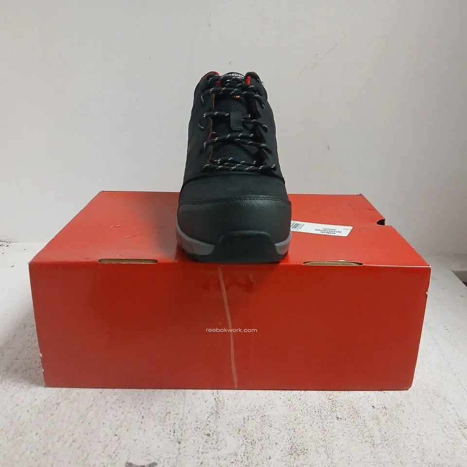 BOXED PAIR OF REEBOK EXCEL LIGHT SAFETY BOOTS IN BLACK SIZE UK 9