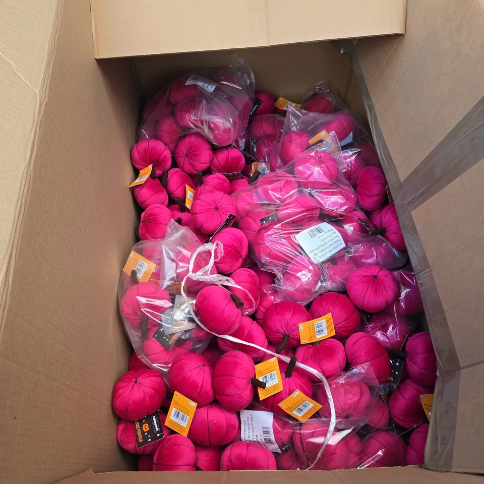BOX OF APPROXIMATELY 200 HOBBYCRAFT PLUSH PUMPKINS – PINK, DECORATIVE ORNAMENTS