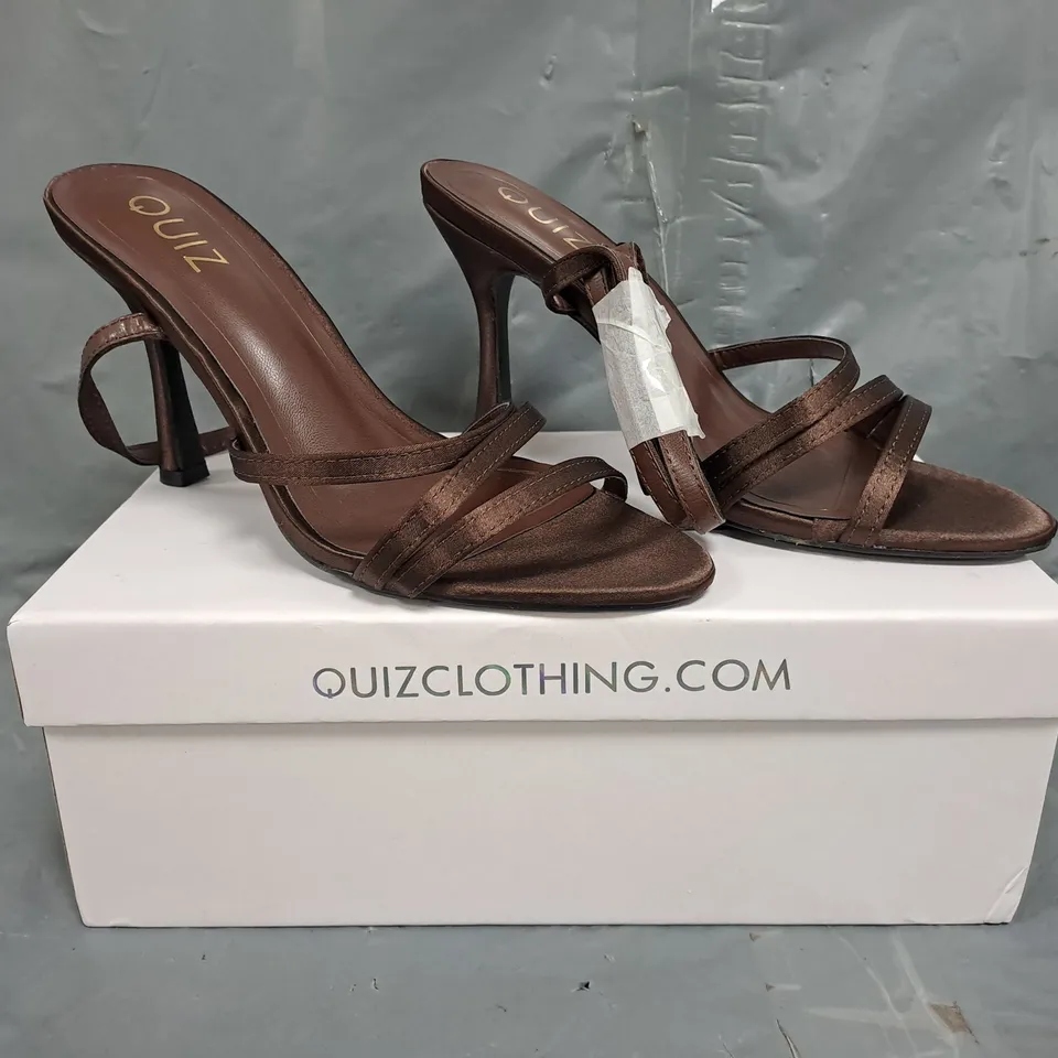 BOXED PAIR OF QUIZ OPEN TOE HEELED STRAPPY SANDALS IN CHOCOLATE SIZE 3