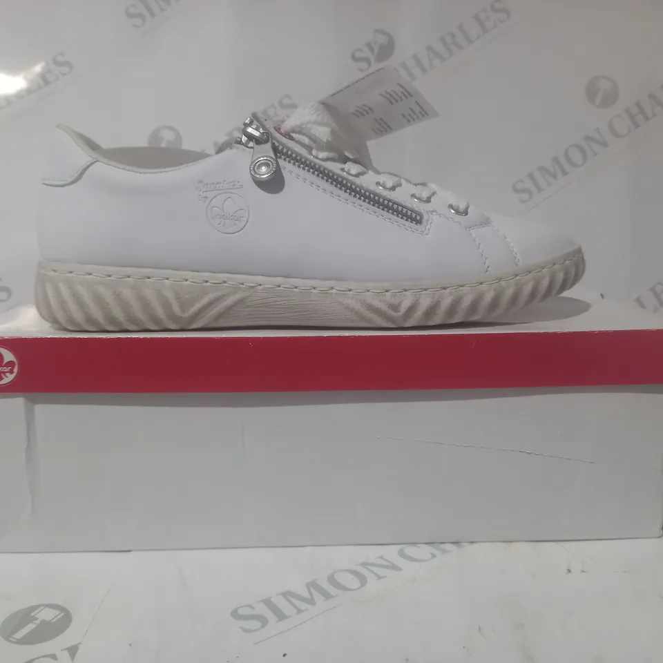 BOXED PAIR OF RIEKER ZIP TRAINERS IN WHITE SIZE 6