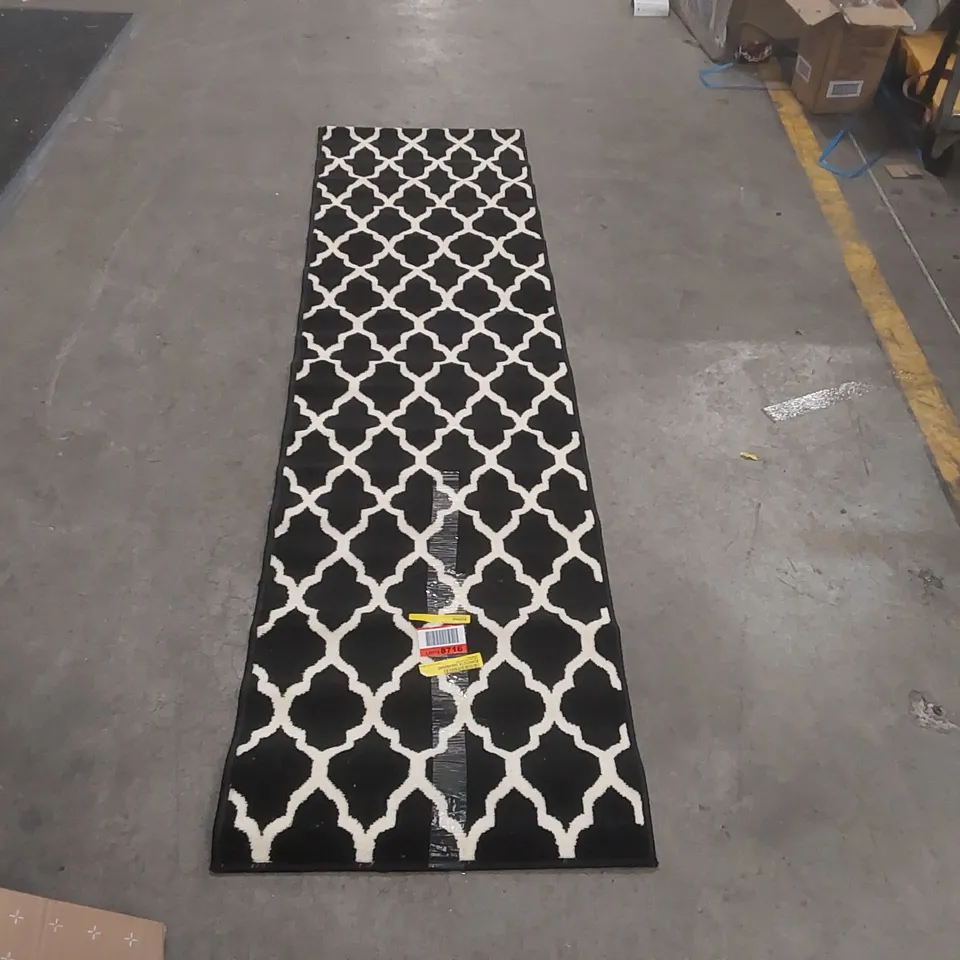 QUALITY FYFFE GEOMETRIC AREA RUG - 60 x 240cm