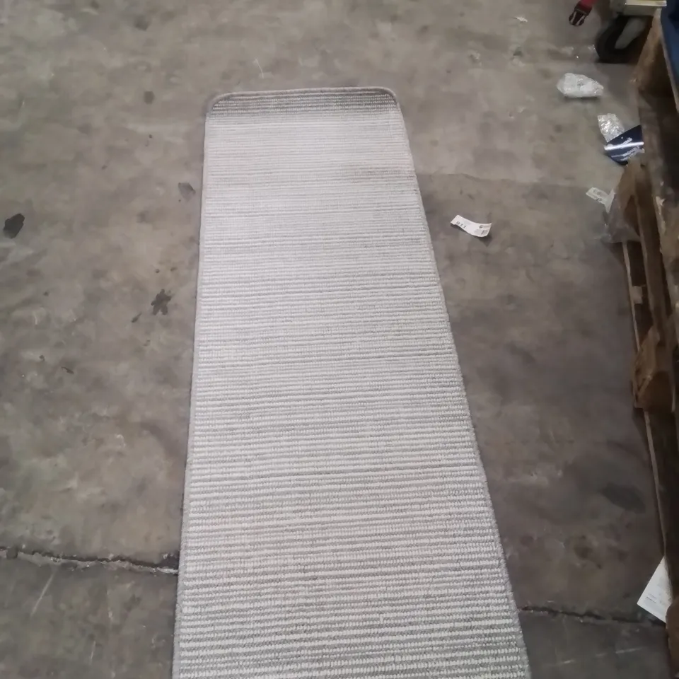 QUALITY DESIGNER AREA RUG - APPROXIMATELY 150X50CM