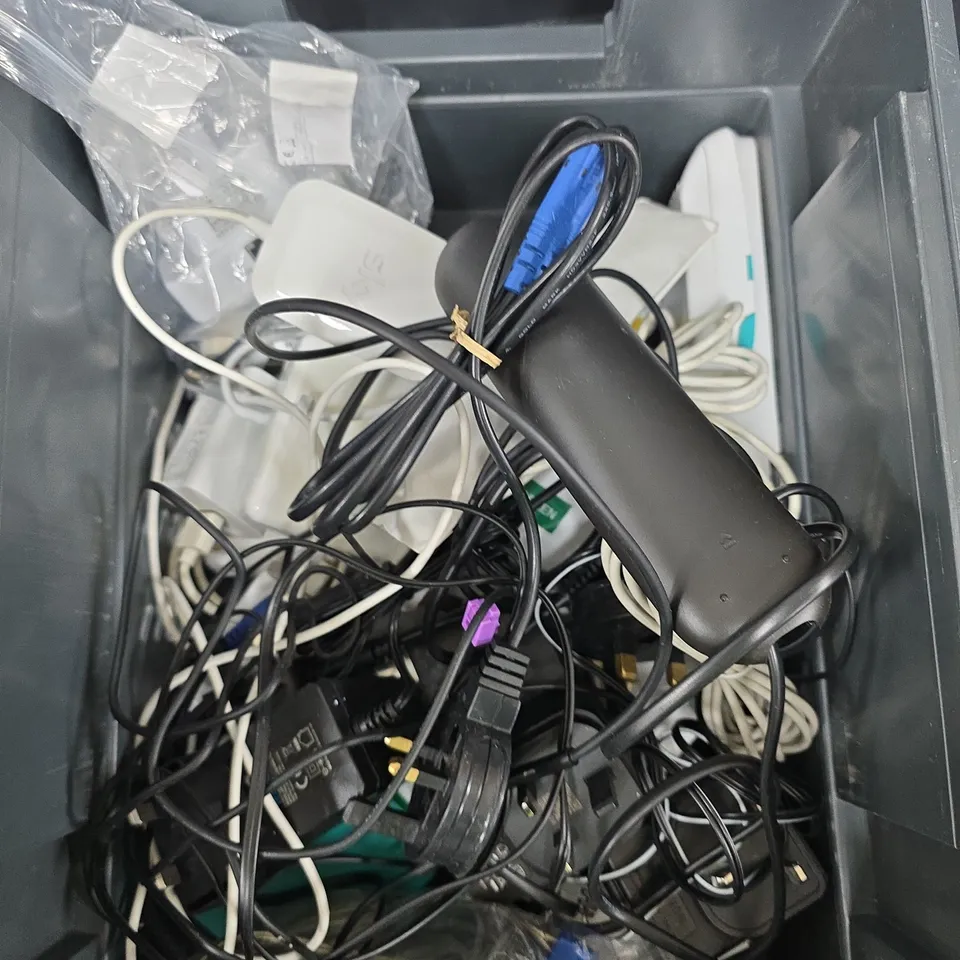 APPROXIMATELY 10 ASSORTED ELECTRICAL PRODUCTS & ACCESSORIES TO INCLUDE REPLACEMENT REMOTES, POWER SUPPLIES, A/V CABLES ETC 