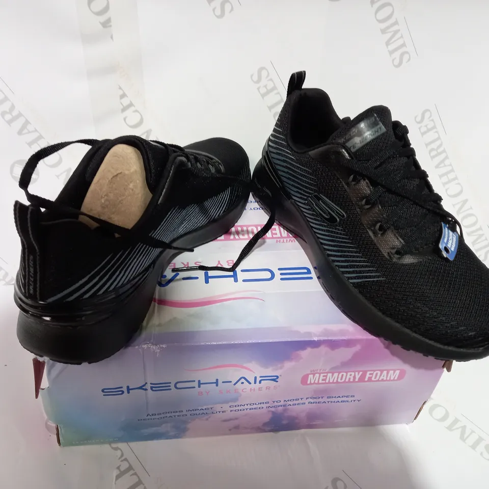 BOXED PAIR OF SKECHERS BLACK TRAINERS - SIZE 3.5