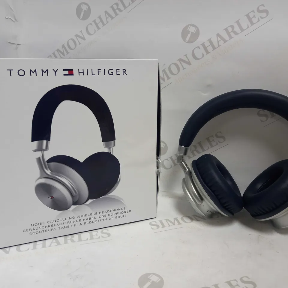 TOMMY HILFIGER NOISE CANCELLING HEADPHONES ON EAR IN NAVY  RRP £90