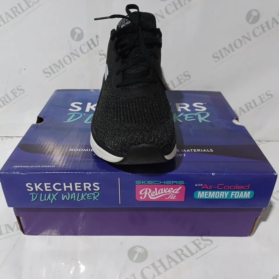 BOXED PAIR OF SKETCHER D'LUX WALKER TRAINERS IN BLACK SIZE 6