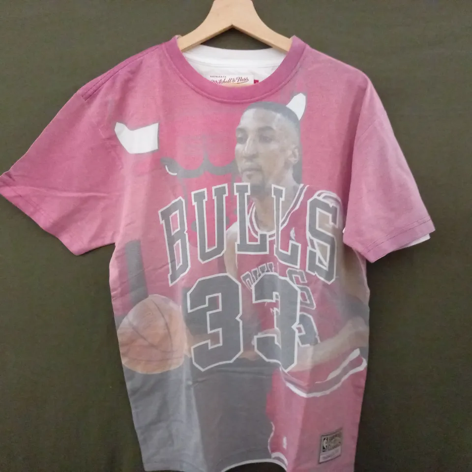 NOSTALGIA MITCHELL & NESS NBA PRINTED T-SHIRT - LARGE