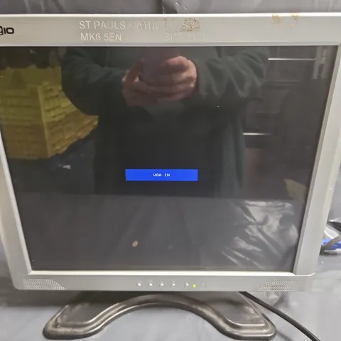 HAWKESWORTH COMPUTER MONITOR – VGA IN, WITH STAND