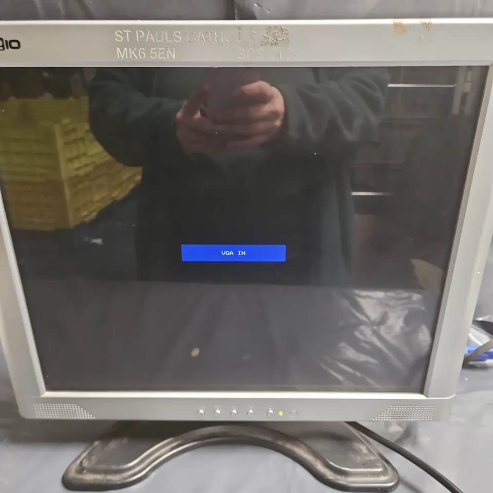 HAWKESWORTH COMPUTER MONITOR – VGA IN, WITH STAND